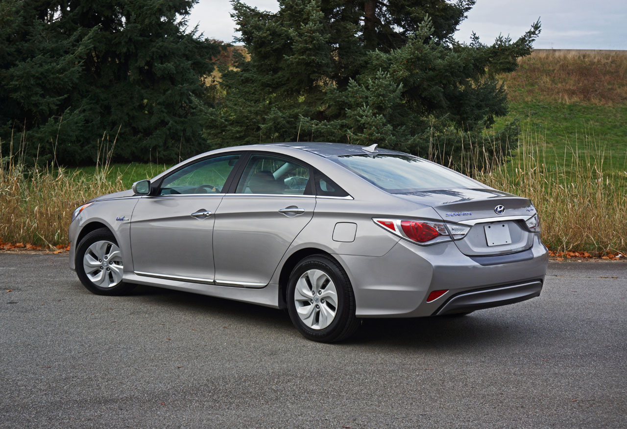 2014 Hyundai Sonata Hybrid Road Test Review | The Car Magazine