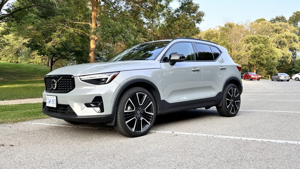 2024 Volvo XC40 B5 - Left Front