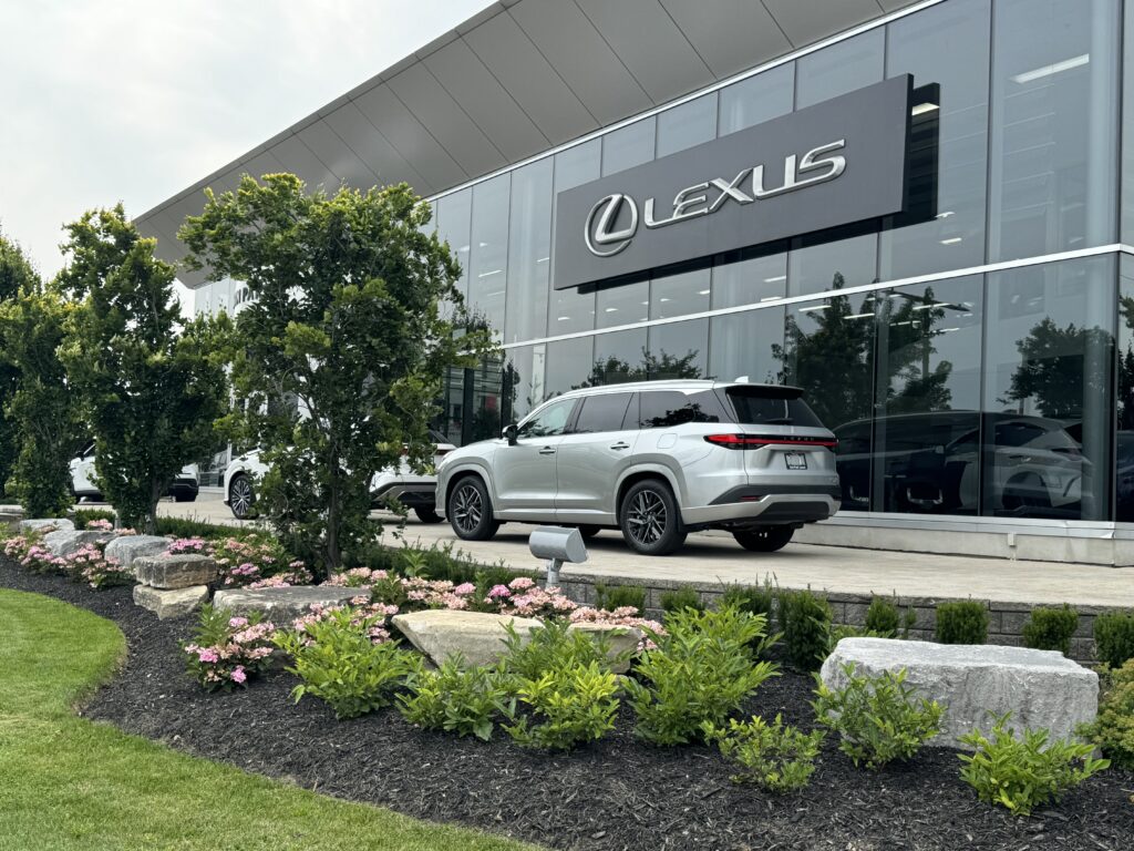 Lexus dealership in Mississauga Ontario