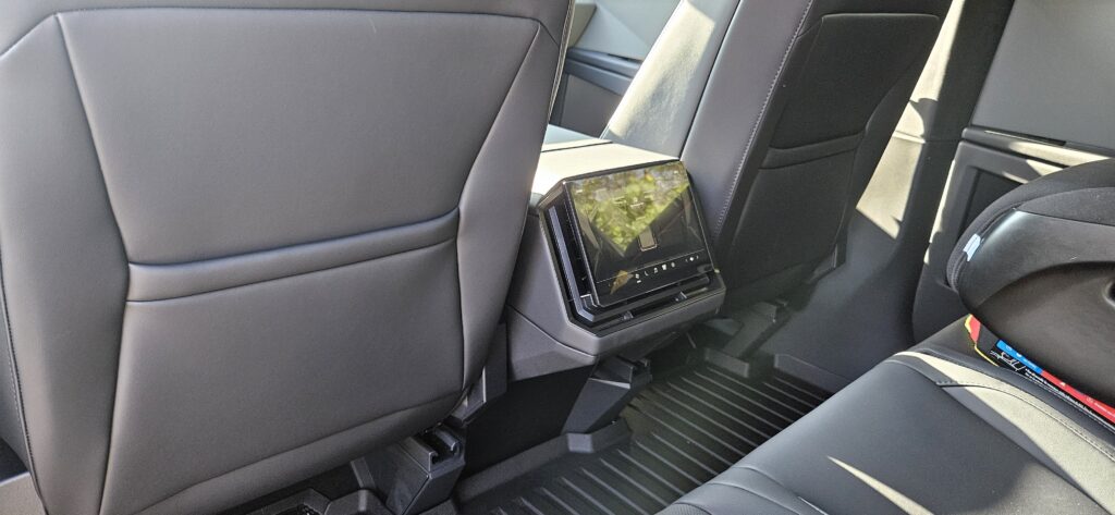 Tesla Cybertruck - Rear seat