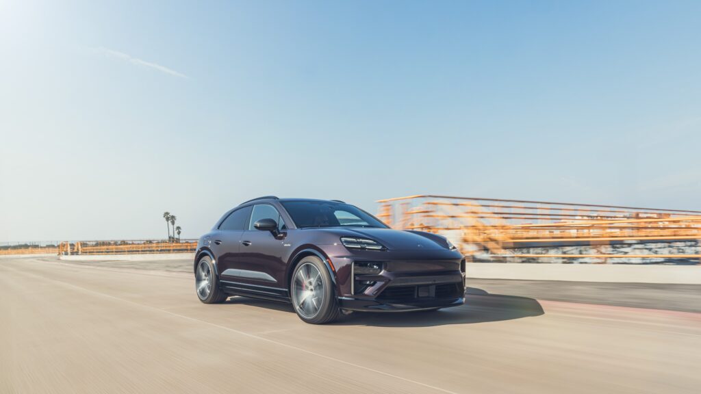 Porsche Macan - Front Right 3