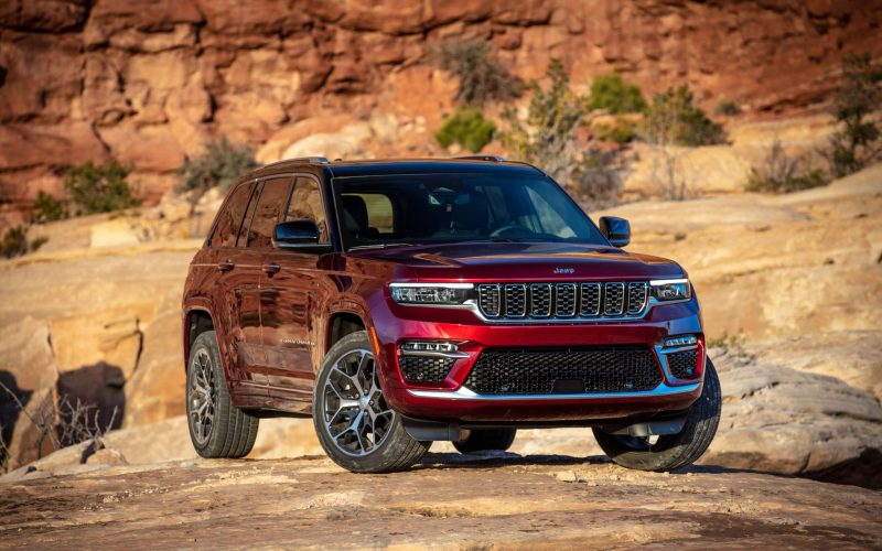 Front Shot of the Jeep Grand Cherokee