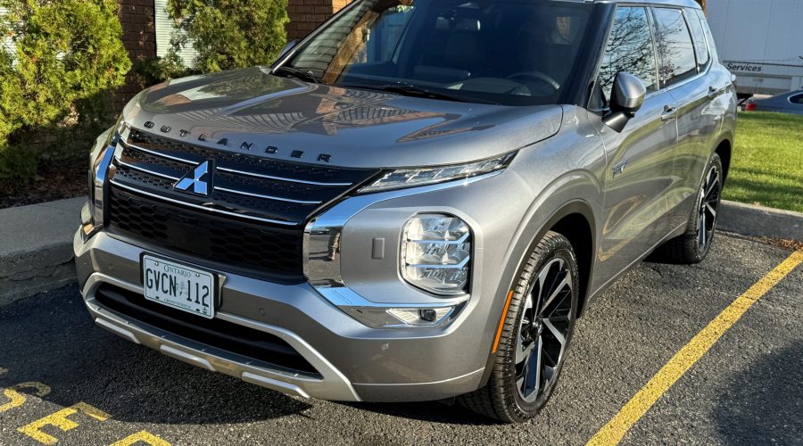 2024 Mitsubishi Outlander PHEV - Front