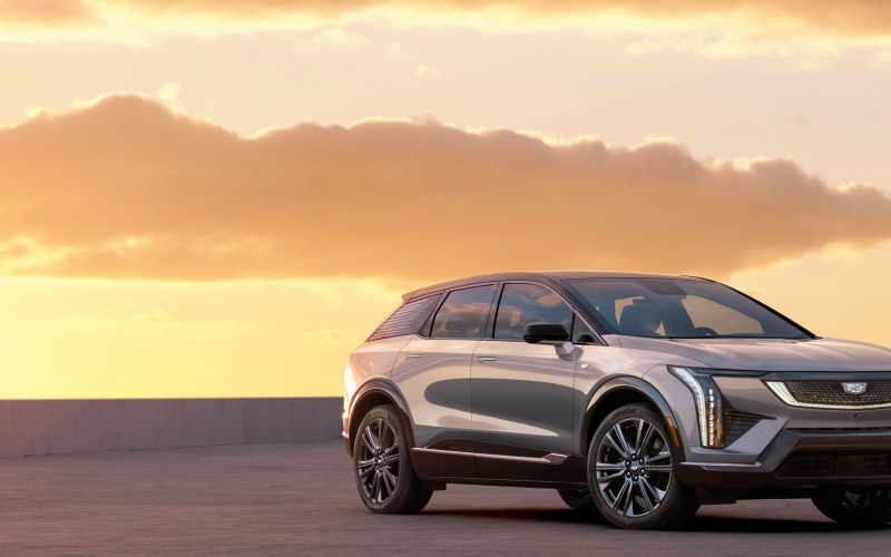 Front 3/4 view of 2025 Cadillac OPTIQ in Argent Silver Metallic.