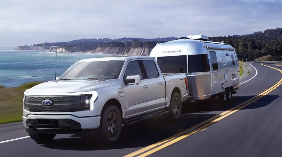 Ford F-150 Lightning Towing