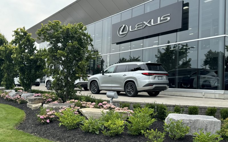 Lexus dealership in Mississauga Ontario