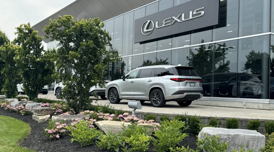 Lexus dealership in Mississauga Ontario