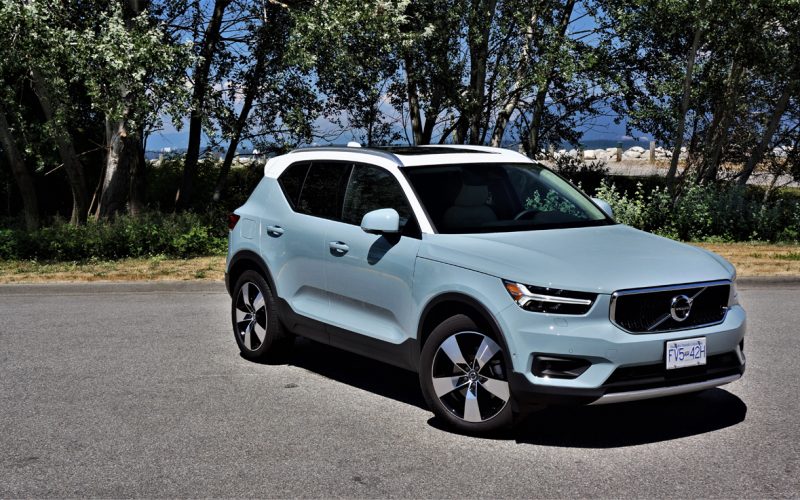 2020 Volvo XC40 T5 AWD Momentum