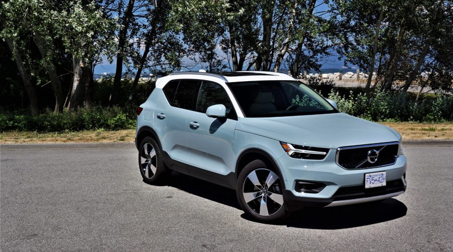 2020 Volvo XC40 T5 AWD Momentum